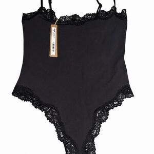 SKIMS Fits Everybody Lace Cami Bodysuit in the classic Onyx XL